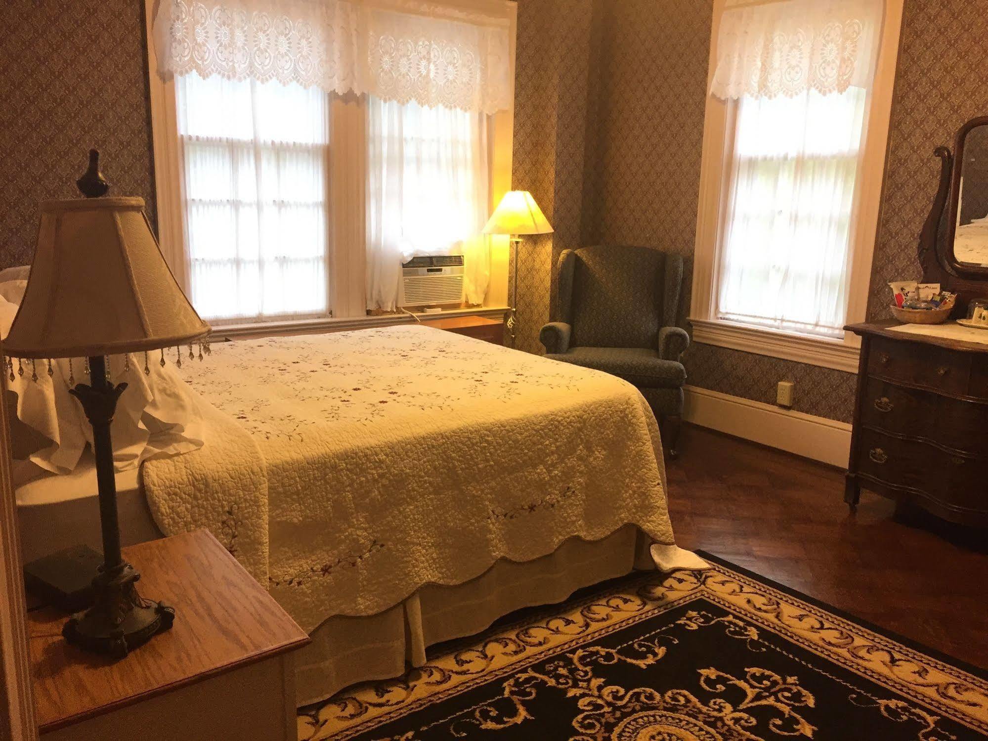 Red Lion Bed & Breakfast Экстерьер фото