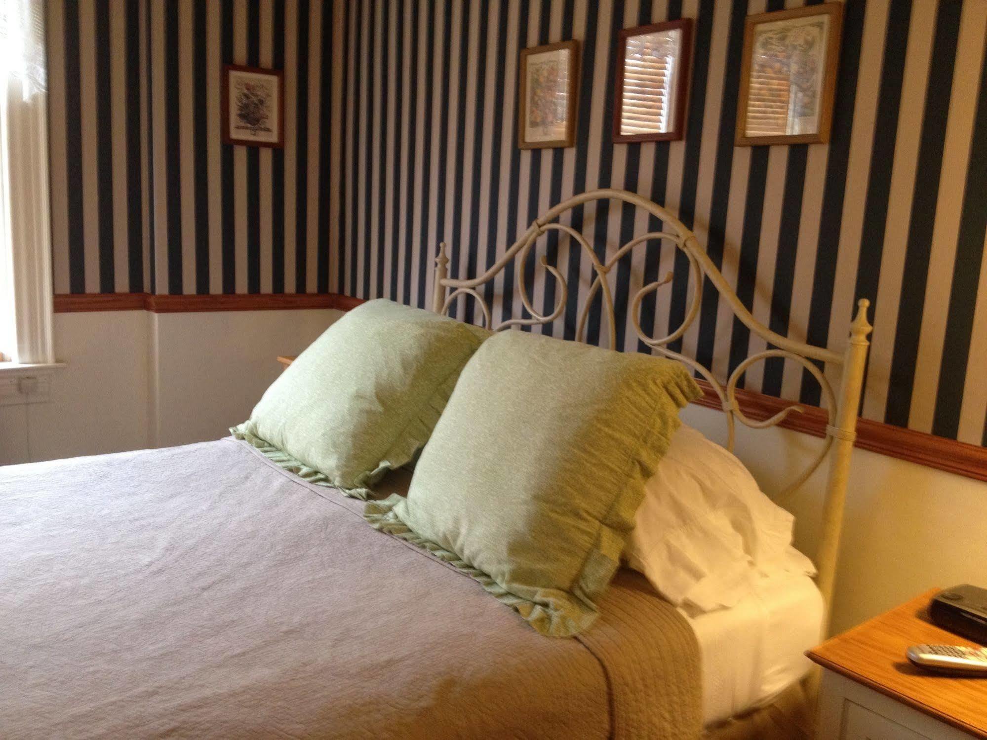 Red Lion Bed & Breakfast Экстерьер фото