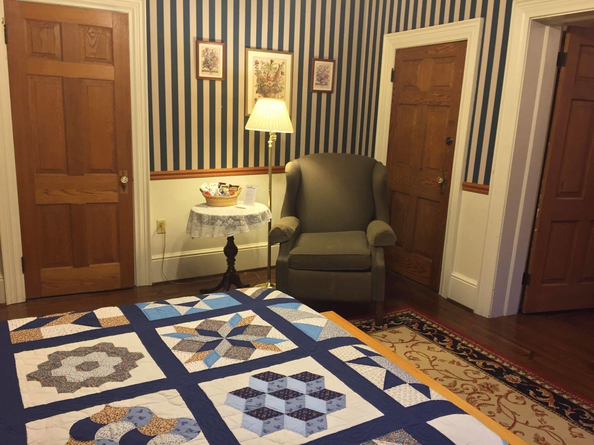 Red Lion Bed & Breakfast Экстерьер фото