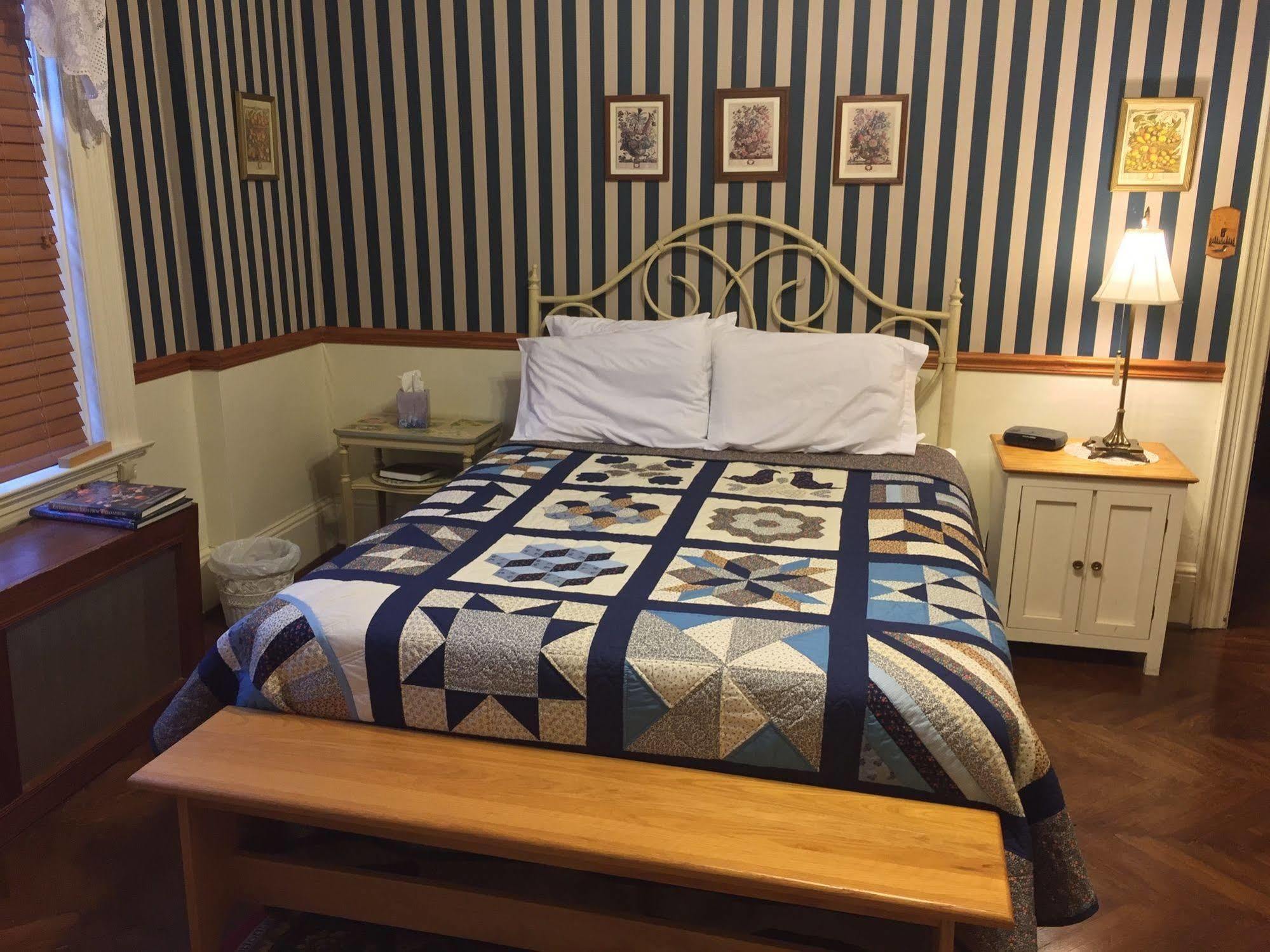 Red Lion Bed & Breakfast Экстерьер фото