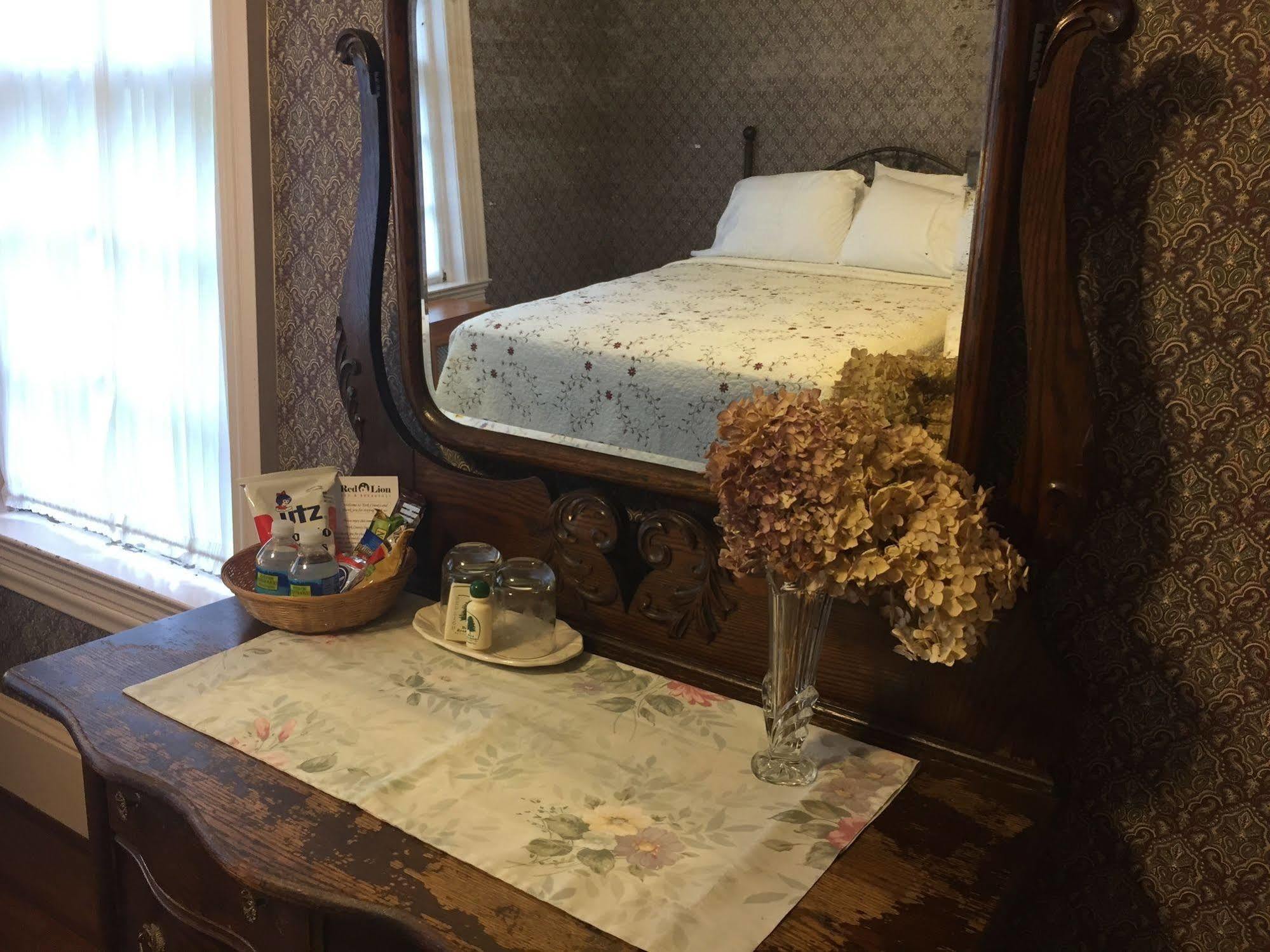 Red Lion Bed & Breakfast Экстерьер фото