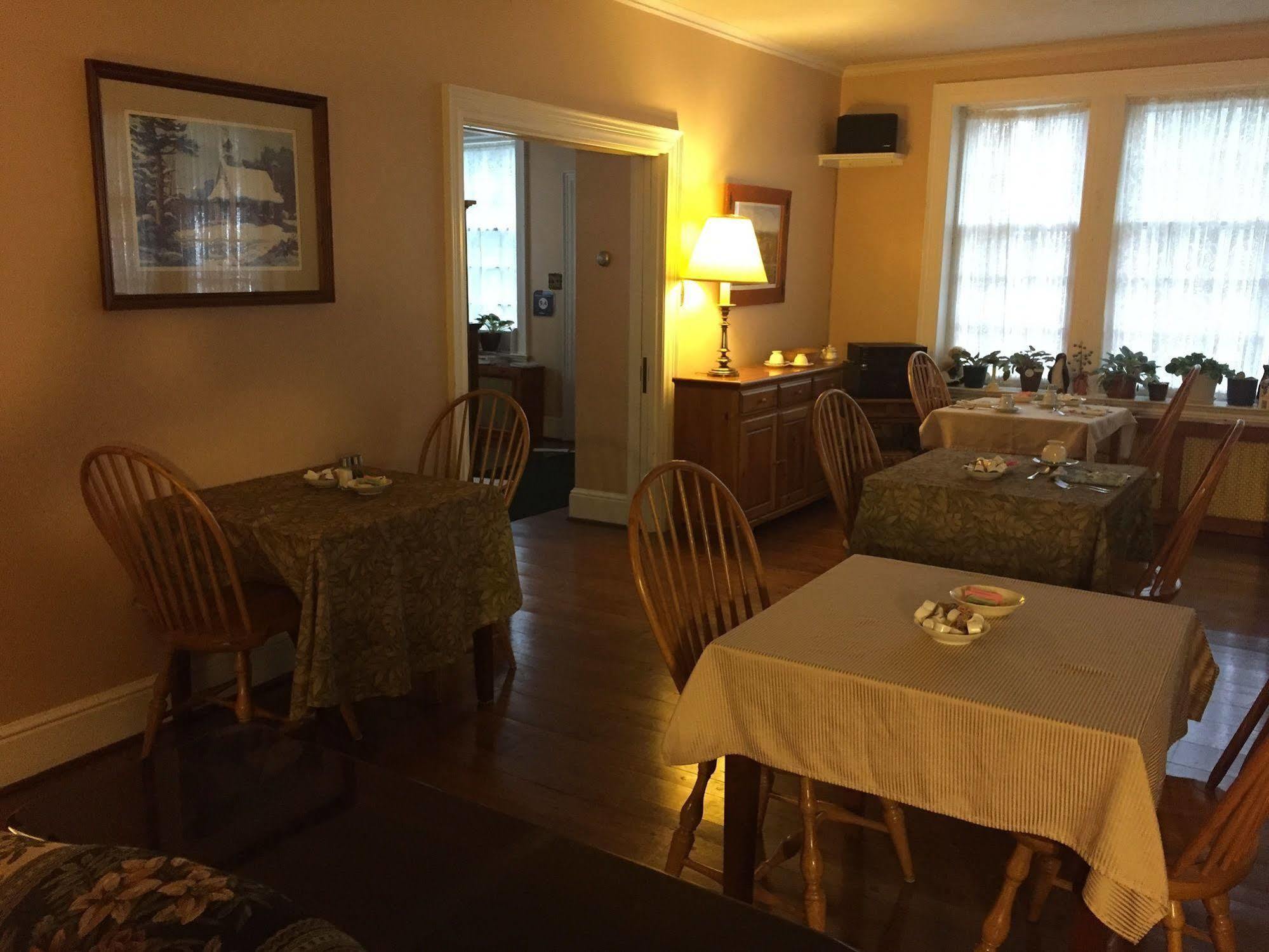 Red Lion Bed & Breakfast Экстерьер фото